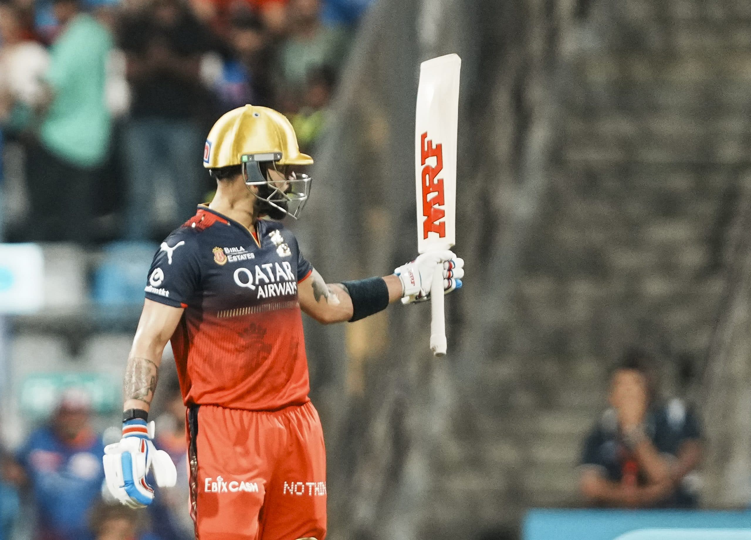 RCB की जर्सी नहीं पहनेंगे विराट कोहली के फैंस, KKR के खिलाफ कैसा होगा स्टेडियम का नजारा?