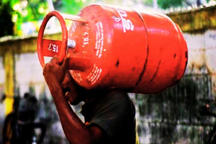 12 अप्रैल को आपके शहर में 14.2 किलो के एलपीजी सिलेंडर का भाव, यहां देखें रेट