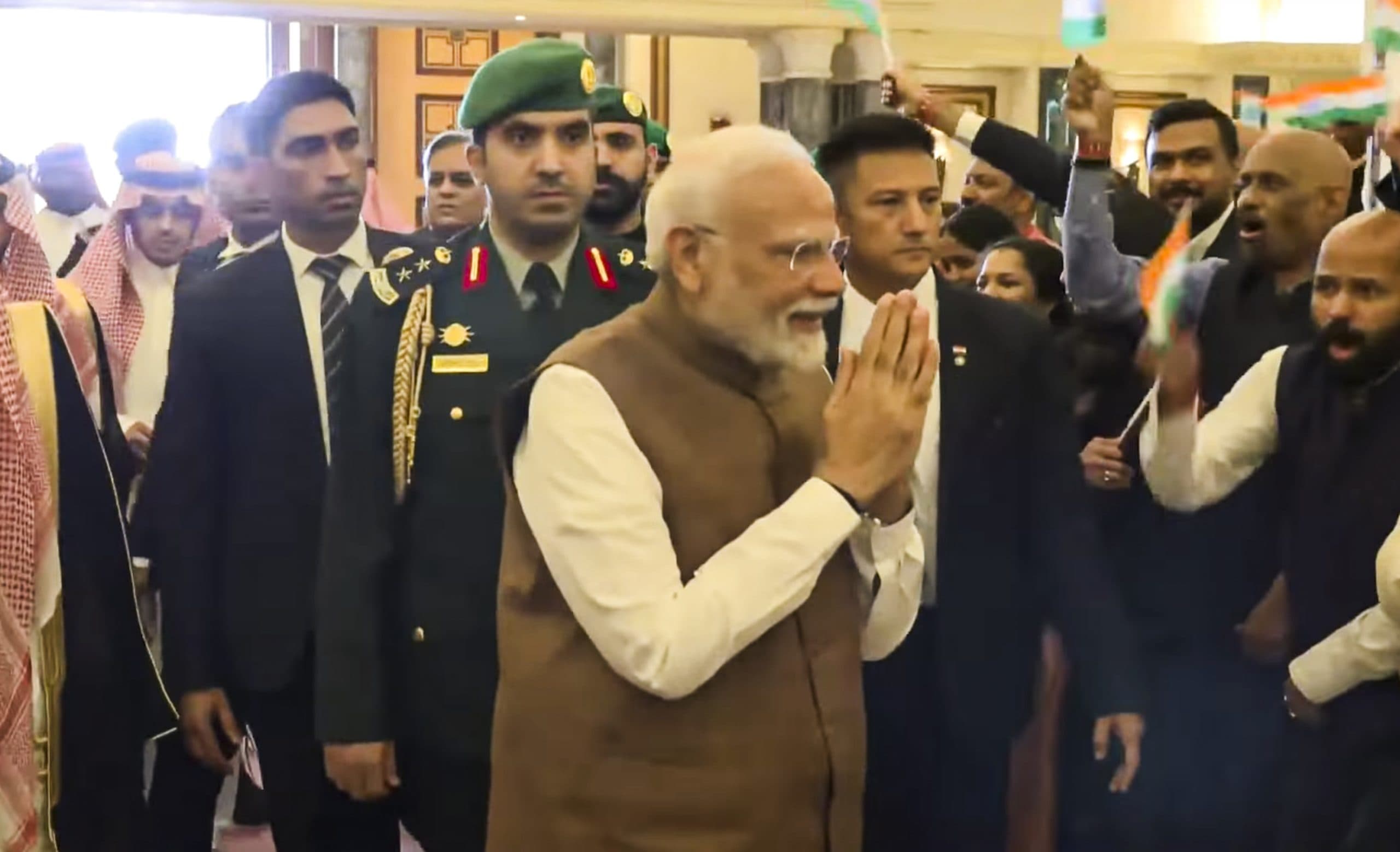 एयर एस्कॉर्ट, 21 तोपों की सलामी, सम्मान में गीत… जानिए पीएम मोदी के सऊदी अरब यात्रा की 10 बड़ी बातें