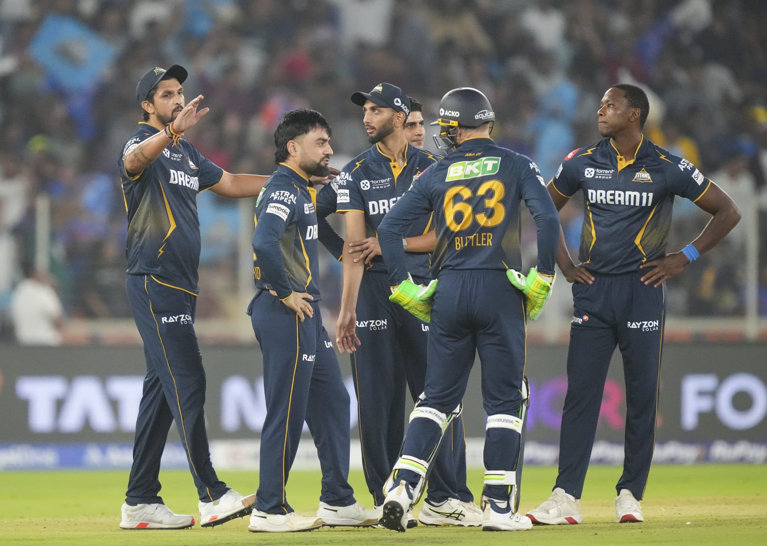 IPL को बीच में छोड़कर अपने वतन लौटा गुजरात टाइटंस का स्टार क्रिकेटर, जानें वजह