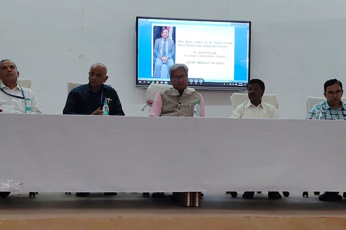 BAU में वेटनरी संकाय के डीन बनाए गए डॉ मधुरेंदु कुमार गुप्त, शोक सभा में याद किए गए पूर्व डीन डॉ सुशील प्रसाद