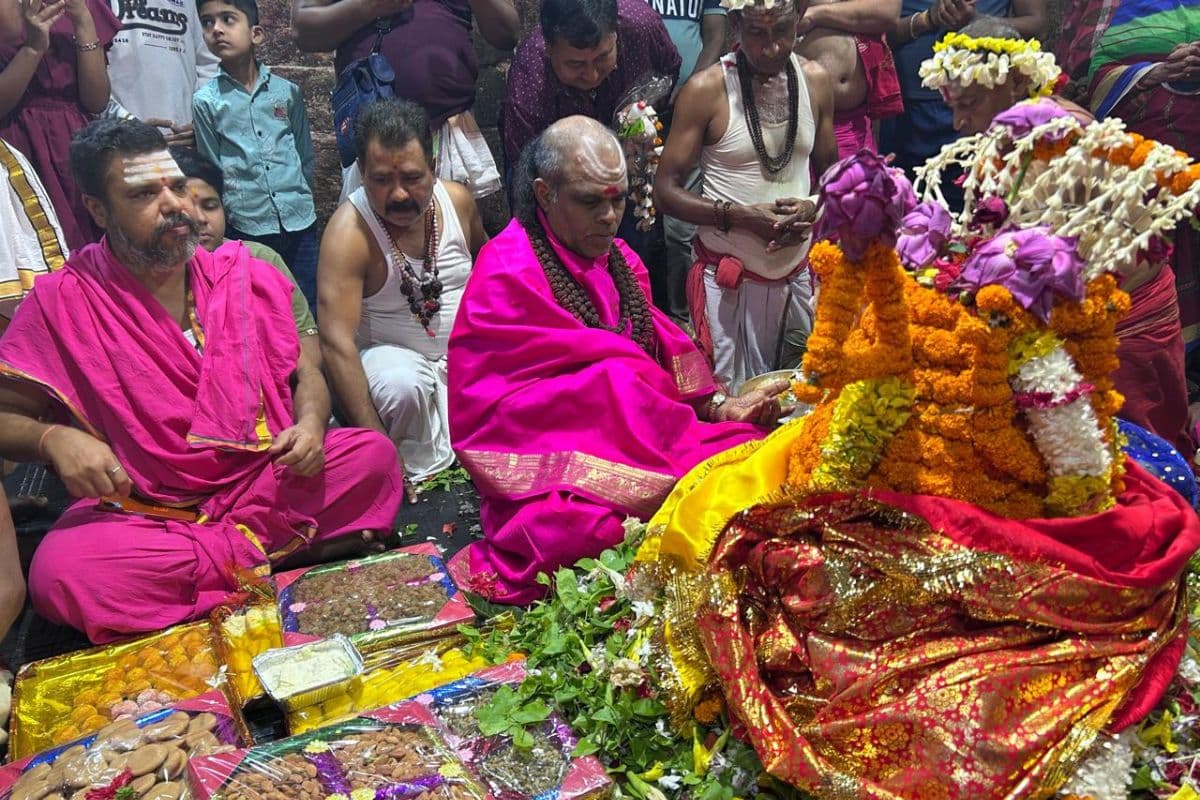 Akshaya Tritiya 2025: अक्षय तृतीया पर बाबा बैद्यनाथ का भव्य महाशृंगार, वैदिक मंत्रोच्चार से गूंजा देवघर