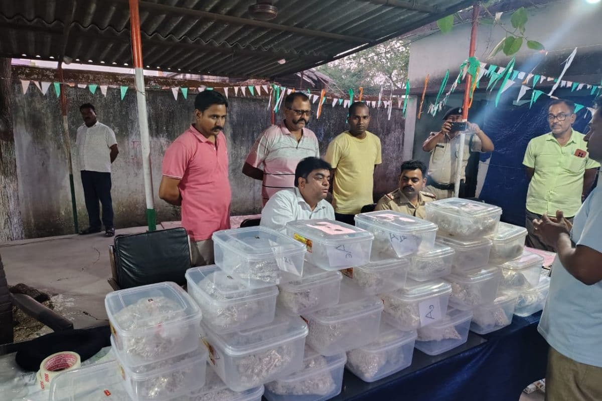 Silver Smuggler: कोलकाता से दरभंगा ले जाया जा रहा था 58.48 किलो चांदी, पुलिस ने दो तस्कर को किया गिरफ्तार