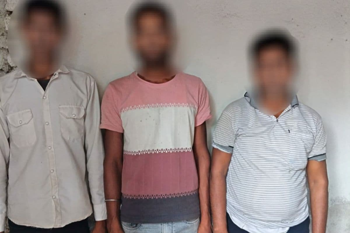 Bihar: भोजपुर में बाइक पर घूम रहे थे 3 हथियारबंद बदमाश, चेकिंग में पकड़ाए फर्जी लाइसेंस के साथ