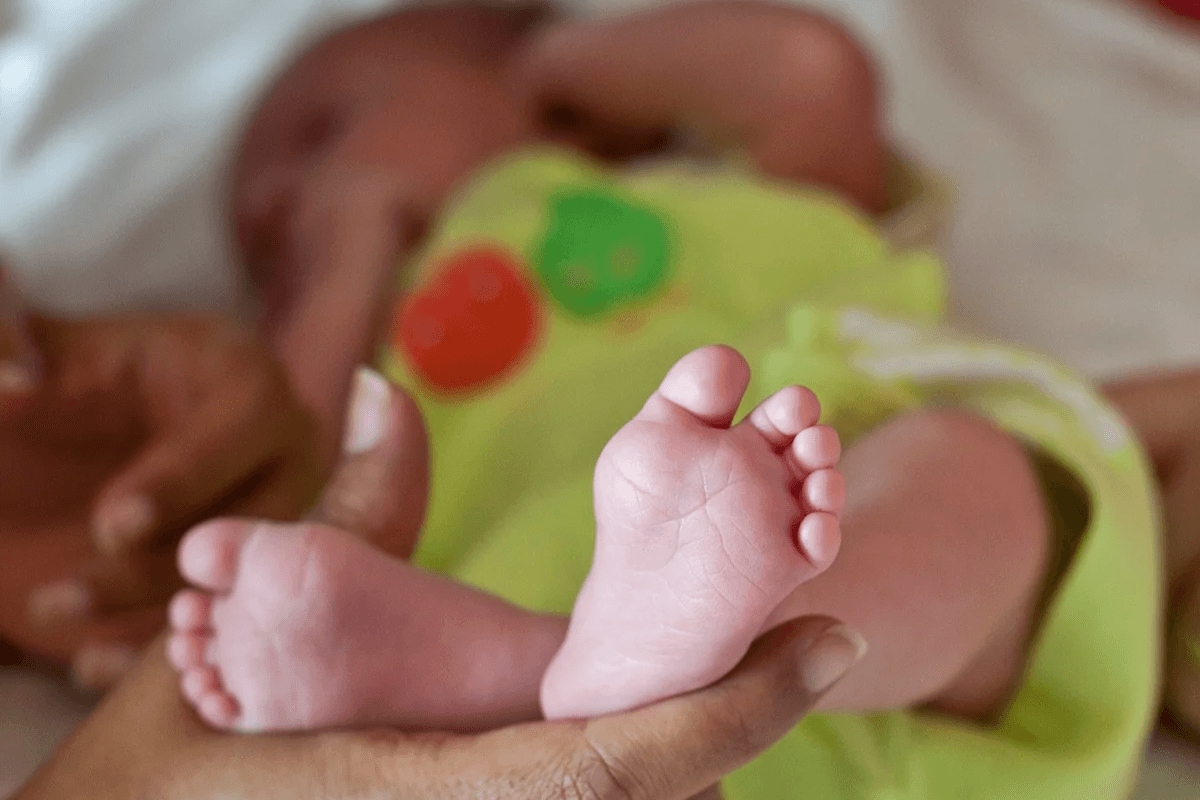 मां बनी हैवान! दूध पिलाने के बहाने अपने ही बच्चे को जमीन में जिंदा गाड़ा, फिर हुआ चमत्कार