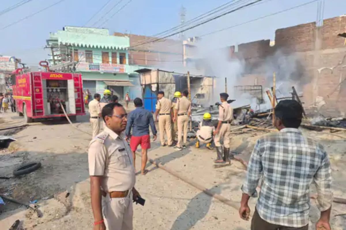 एक धमाका और सबकुछ खत्म! मुजफ्फरपुर में सिलेंडर ब्लास्ट से मचा हड़कंप, आग में खाक हुईं 5 दुकानें