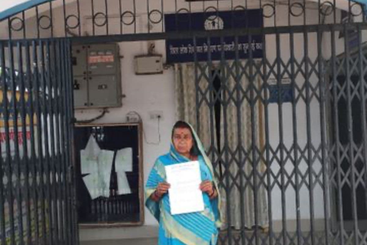 बिहार में एक ऐसा शिक्षक जिसे 30 साल तक नहीं मिली सैलरी, अब रिटायर होने के बाद इंसाफ की लगा रहा गुहार