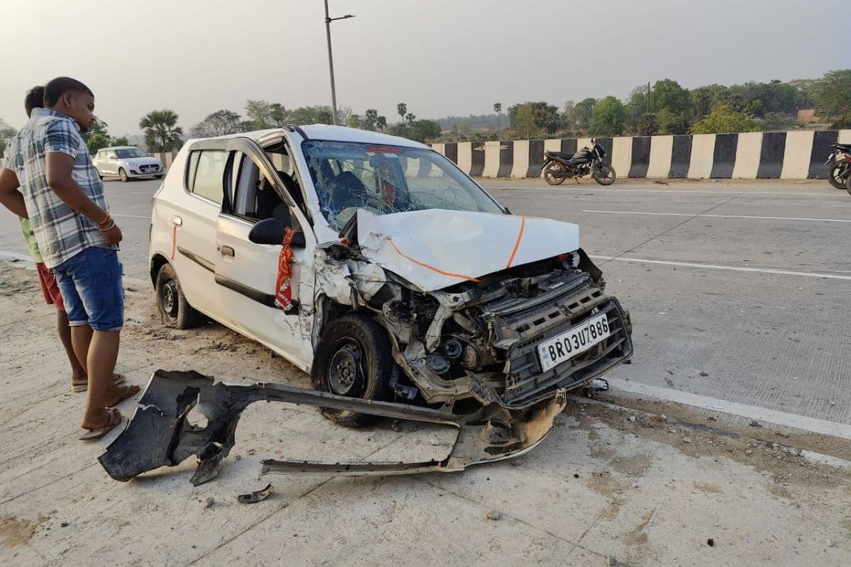 बिहटा-परेव फोरलेन पर सुबह पिकअप और ट्रेलर की टक्कर, शाम को दो कारों में भिड़ंत, आधा दर्जन लोग घायल