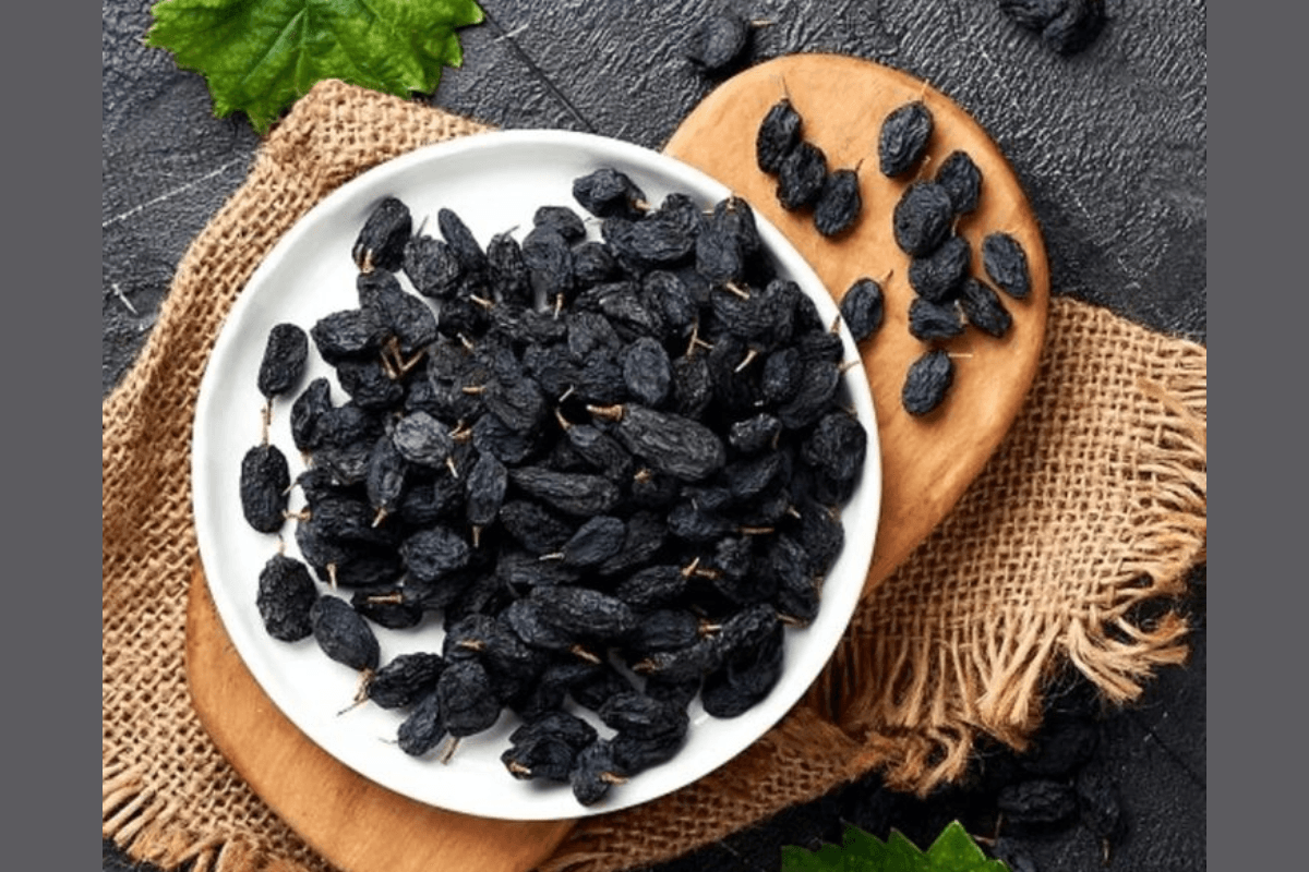 Black Raisin Benefits: काले किशमिश खाने के जबरदस्त फायदे- बालों से लेकर दिल तक सेहत को मिलते हैं ये लाभ