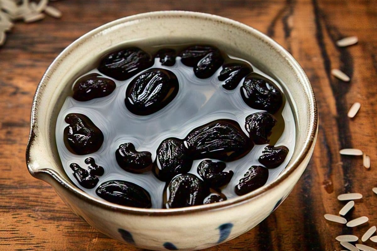 पानी में भिगोकर खाएं ये काली चीज, सालों साल बने रहेंंगे जवां