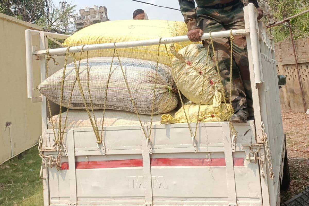 बोकारो में वाहन जांच अभियान, पिकअप वैन में मिला 10 बोरा अवैध डोडा, चालक गिरफ्तार