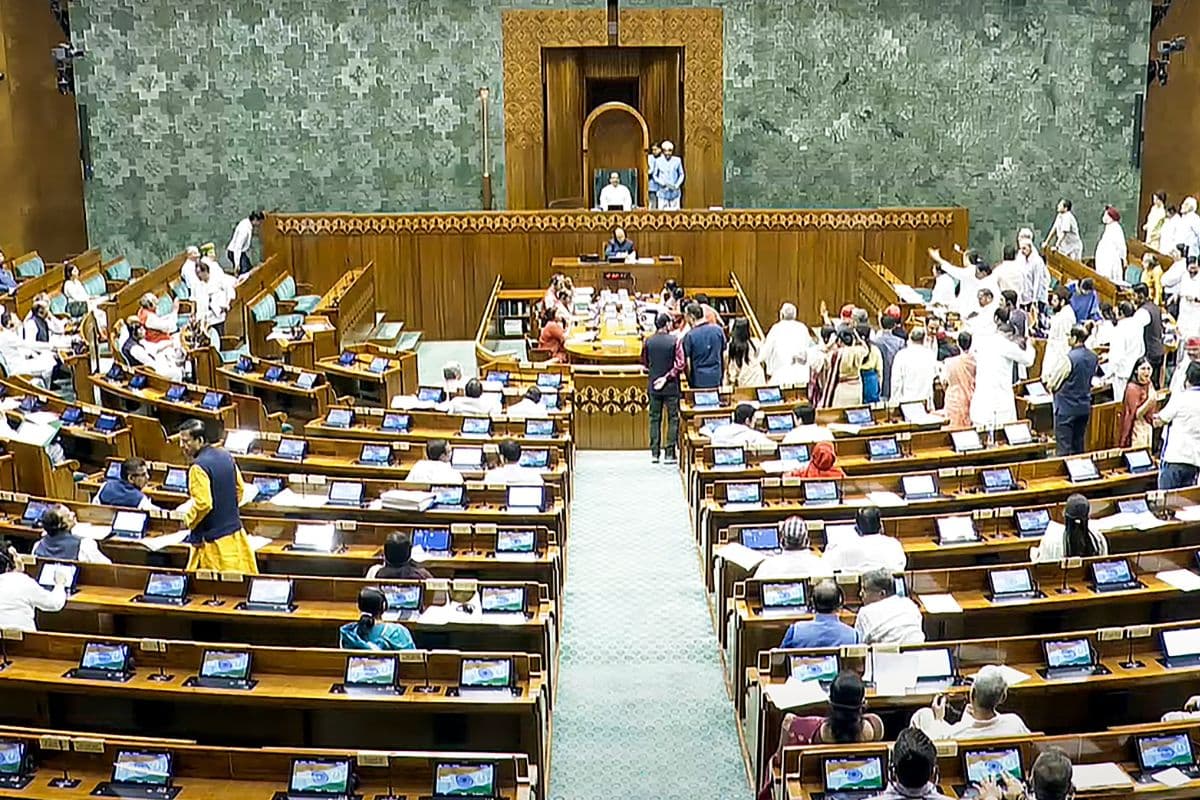 Waqf Amendment Act: देश में वक्फ संशोधन कानून आज से लागू, नोटिफिकेशन जारी