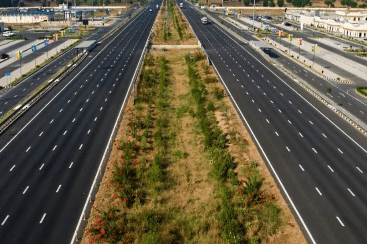 CM Nitish Gift: चुनाव से पहले इस जिले की सड़कों पर करोड़ों खर्च करेगी सरकार, मिली हरी झंडी