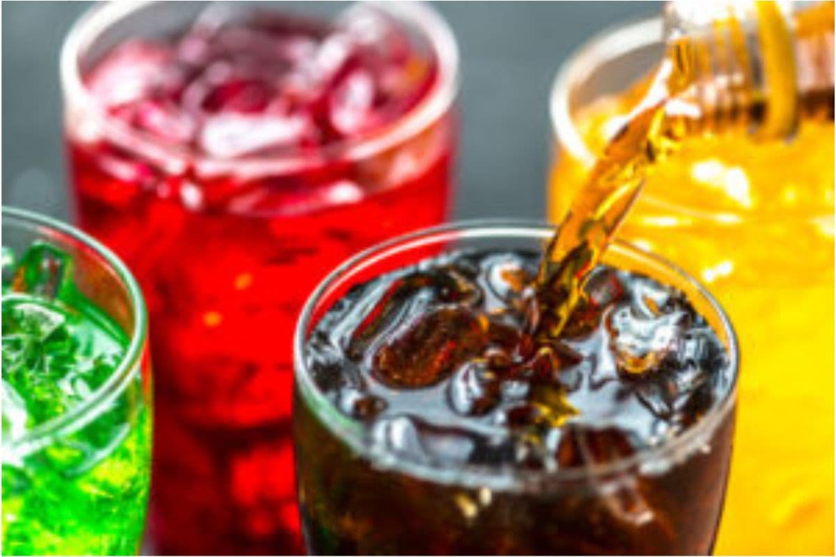Cold Drink Side Effects: गर्मी में कोल्ड ड्रिंक से राहत या बर्बादी? जानिए किन्हें नहीं पीनी चाहिए ये ठंडी बोतल