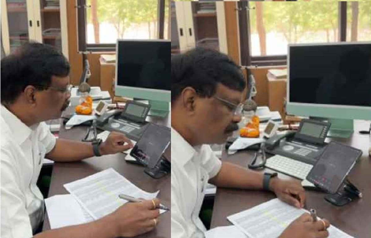 Bihar Teacher : स्कूल के बदले दुकान पर बैठे थे टीचर, एस सिद्धार्थ की आवाज सुन छूटे पसीने