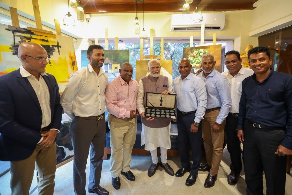 श्रीलंकाई विश्व विजेता क्रिकेट टीम से मिले पीएम मोदी, सोशल मीडिया पर तस्वीरें साझा करते हुए याद किए पुराने दिन