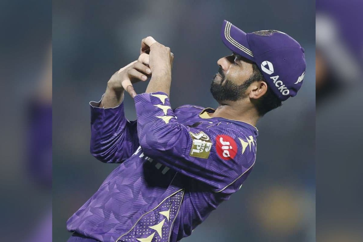 Ajinkya Rahane looking at Hand Injury.