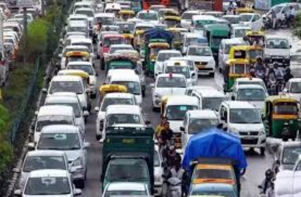 दिल्ली में नहीं मिलेगा पेट्रोल! 55 लाख गाड़ियों का रजिस्ट्रेशन रद्द