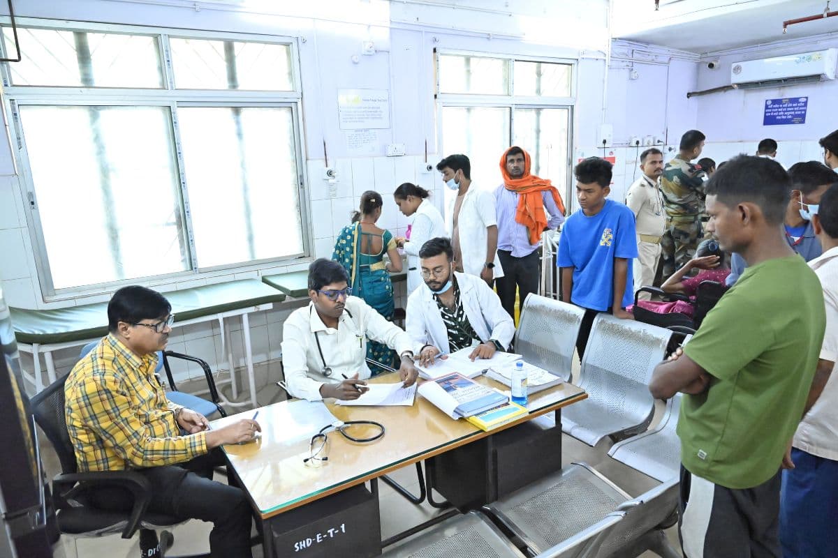 Doctors Strike In Deoghar: देवघर के 250 डॉक्टर रहे हड़ताल पर, 6 हजार मरीज ओपीडी से लौटे