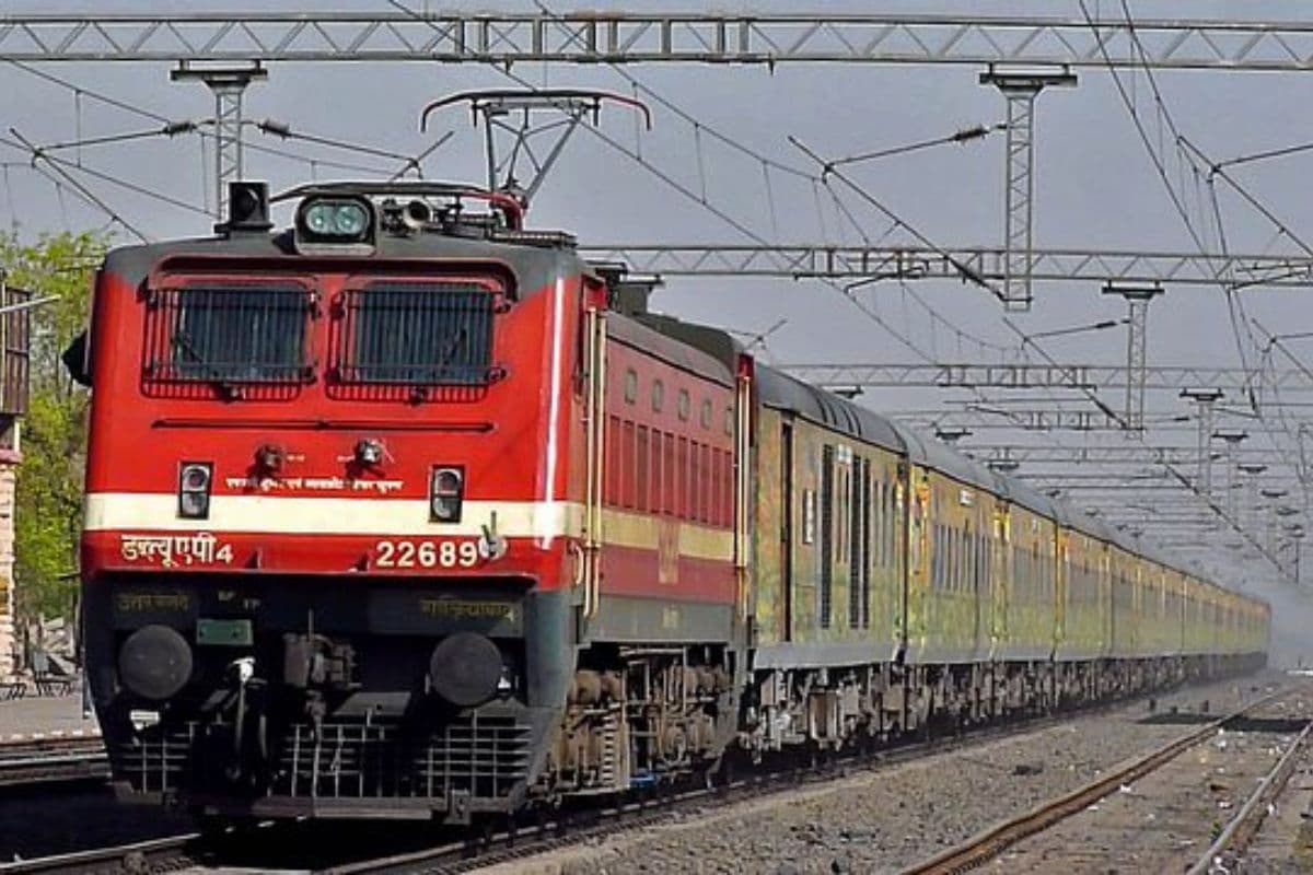 पटना से पहुंचे दिल्ली कम खर्च में, तेज रफ्तार में समय से पहुंचाने का है रिकॉर्ड, जानिए हर अपडेट