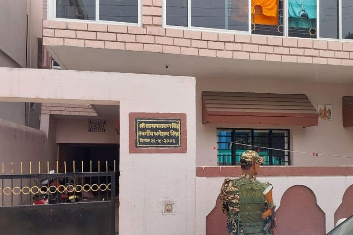 रांची, जमशेदपुर समेत 17 ठिकानों पर ED की रेड, पूर्व स्वास्थ्य मंत्री बन्ना गुप्ता के PS के आवास से मिले कैश