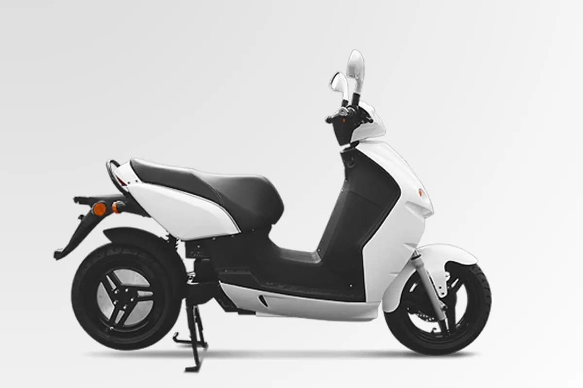 EVs Without DL: किन 5 इलेक्ट्रिक स्कूटर्स को बिना लाइसेंस के चला सकतें हैं?