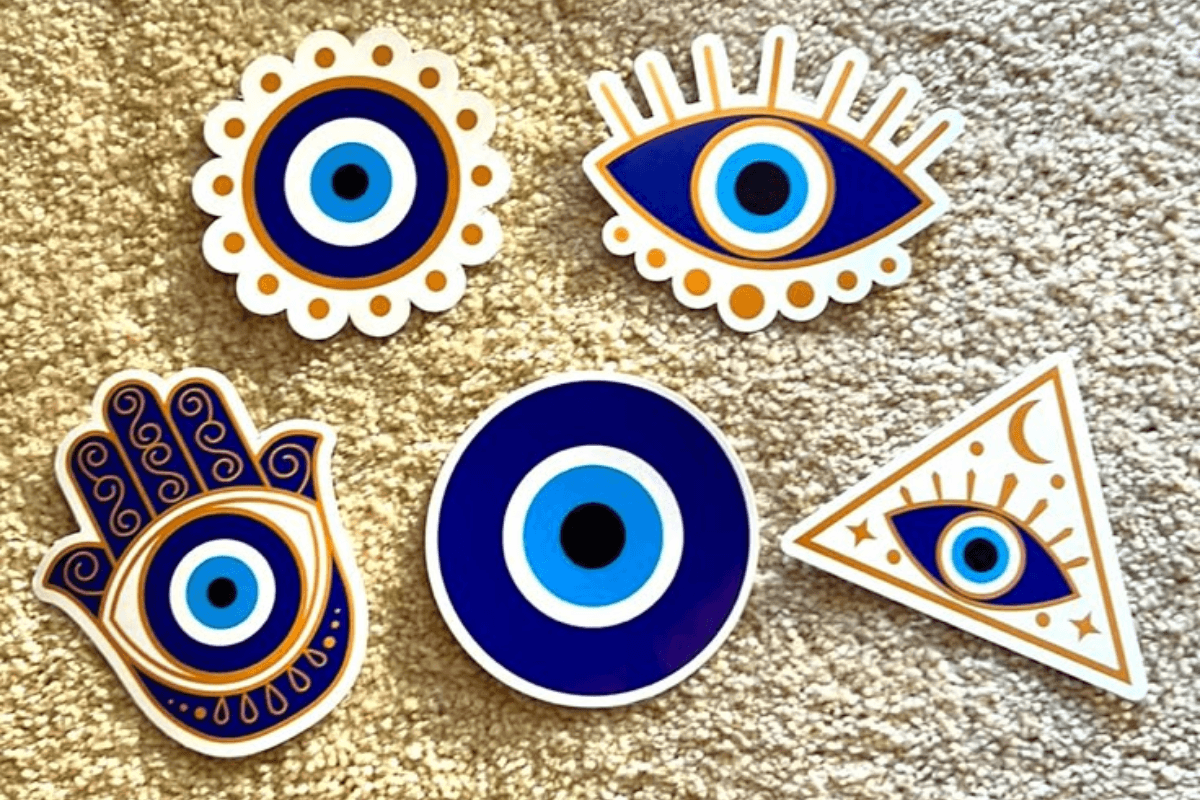 Remove Evil Eye with Salt: बिना वजह थकान चिड़चिड़ापन या उदासी महसूस हो रही है? हो सकती है नजर जानें आसान उपाय