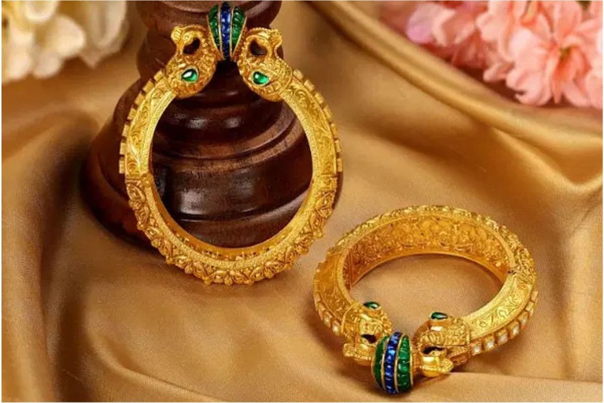 Gold bangles For Akshay Tritiya: अक्षय तृतीया पर खरीदें ये ट्रेंडिंग गोल्ड कंगन, परंपरा में मिलें स्टाइल