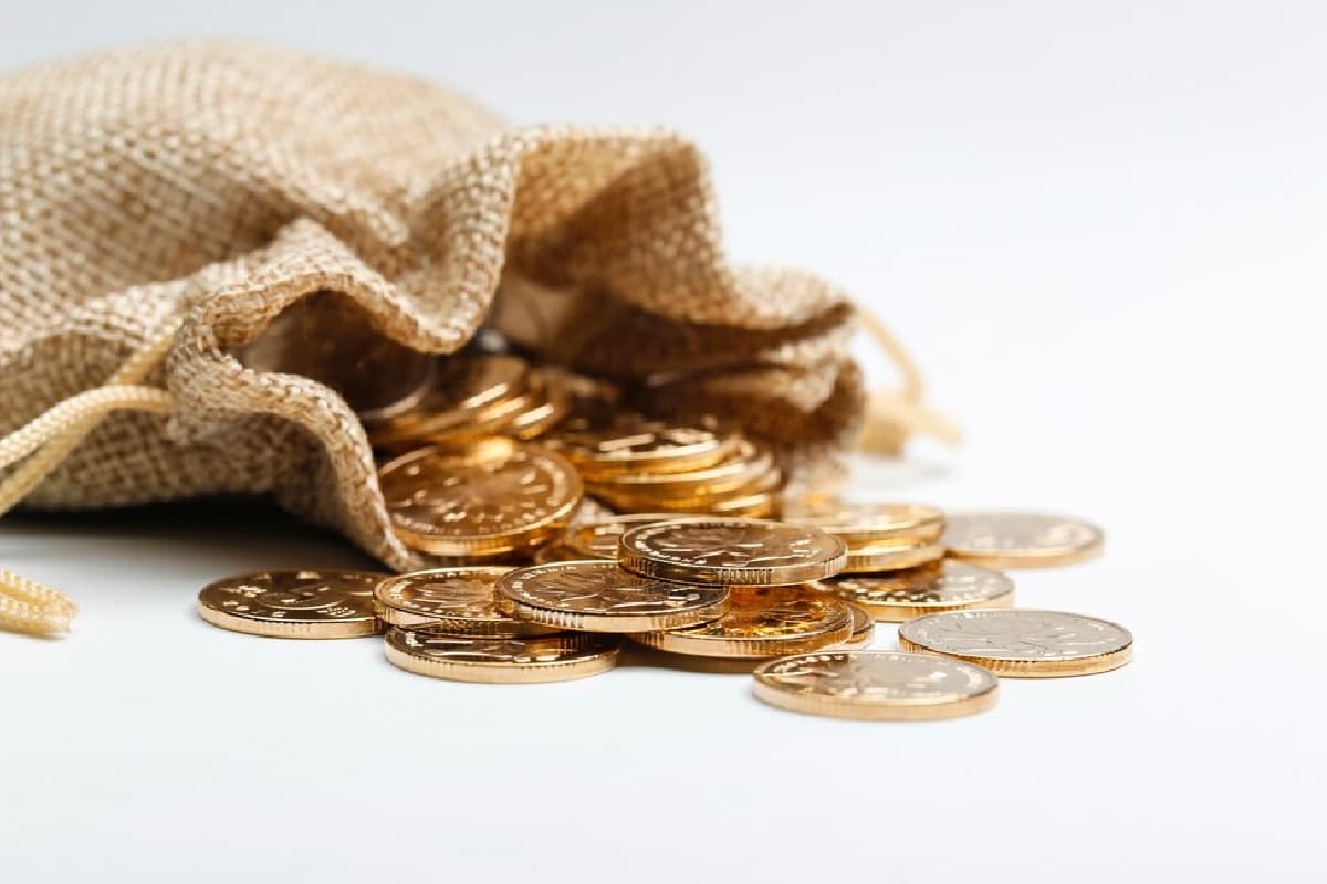 आखिर सर्राफा बाजार में ऐसा क्या हुआ कि 1,550 रुपये टूट गया सोना और चांदी 3,000 रुपये लुढ़की?