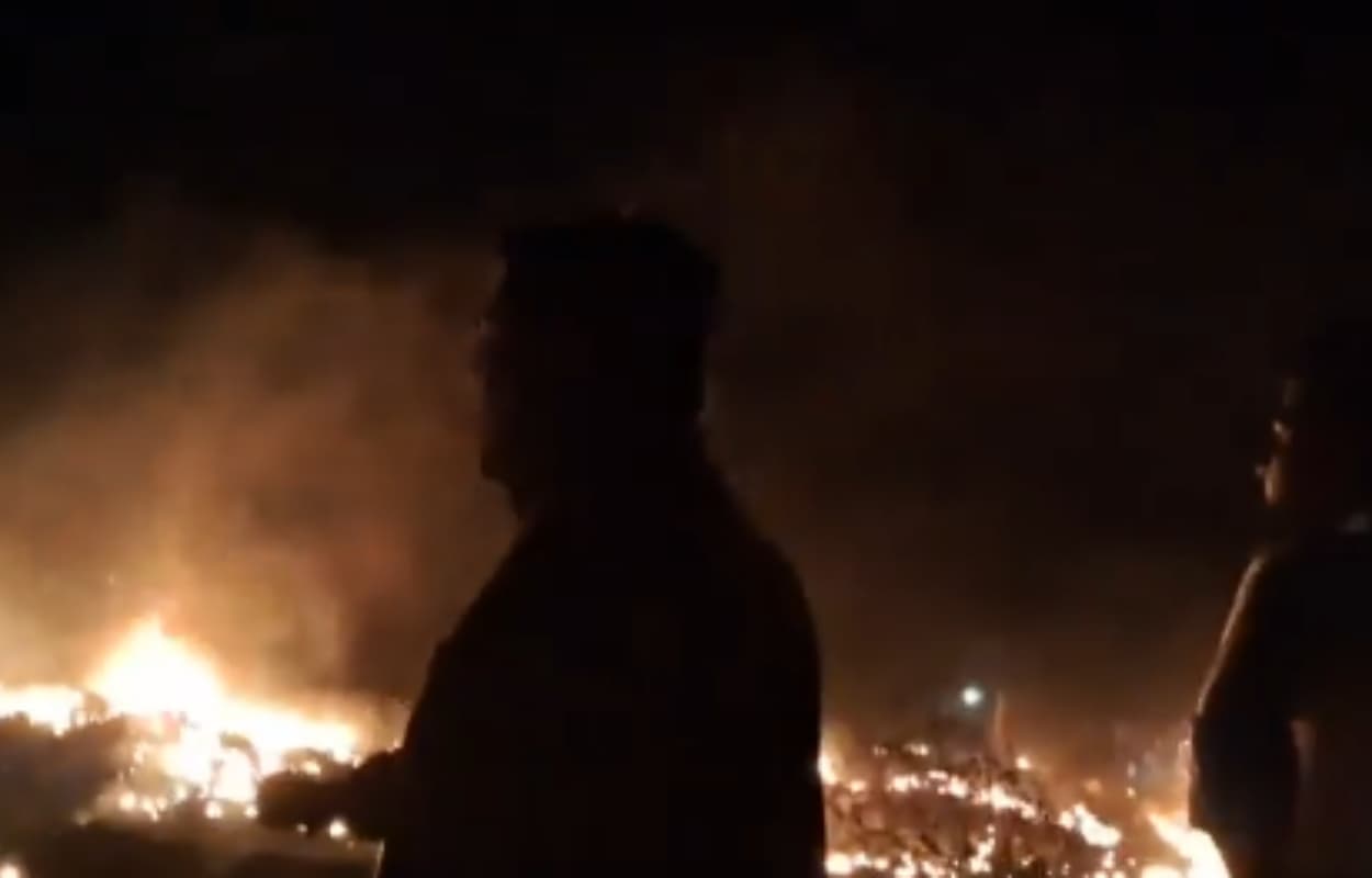 Gujarat Aircraft Crash Video: क्रैश हुआ वायुसेना का विमान, उड़ गए परखच्चे, देखें वीडियो