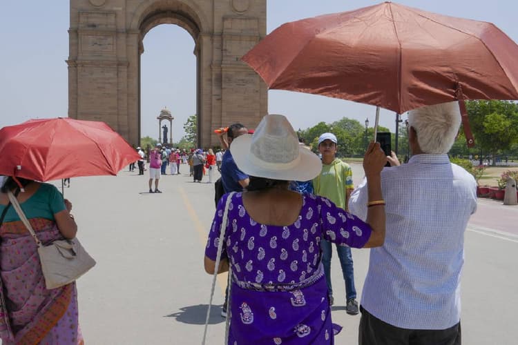 Heat Wave Alert: गर्मी का हाहाकार जारी, दिल्ली समेत कई राज्यों में तापमान 45 डिग्री पार