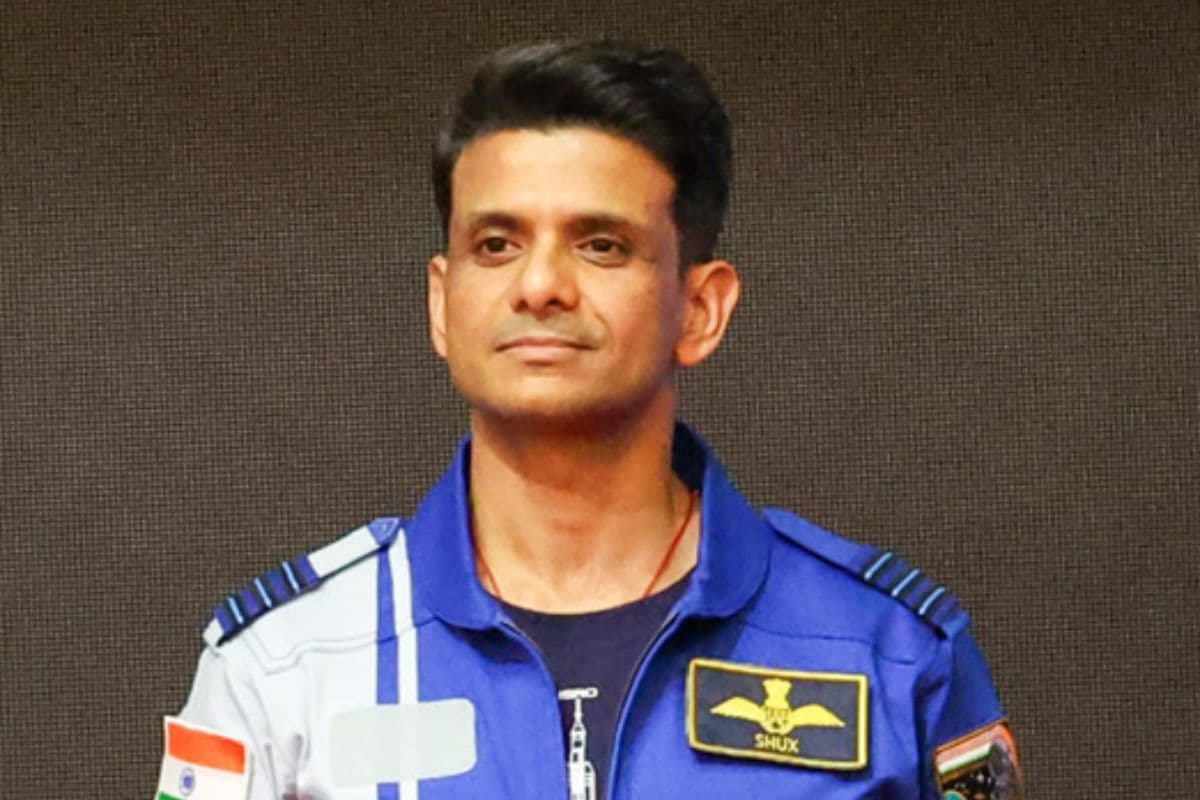 IAF Group Captain Shubhanshu Education: लखनऊ का बेटा जाएगा अंतरिक्ष…IAF ग्रुप कैप्टन शुभांशु शुक्ला कितना पढ़े-लिखे हैं?