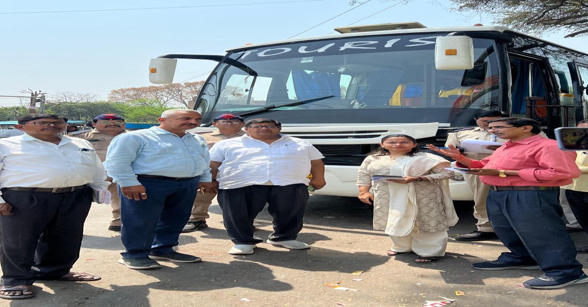 प्रयागराज जिलाधिकारी ने अवैध डग्गामारी बसों के खिलाफ चलाया विशेष अभियान