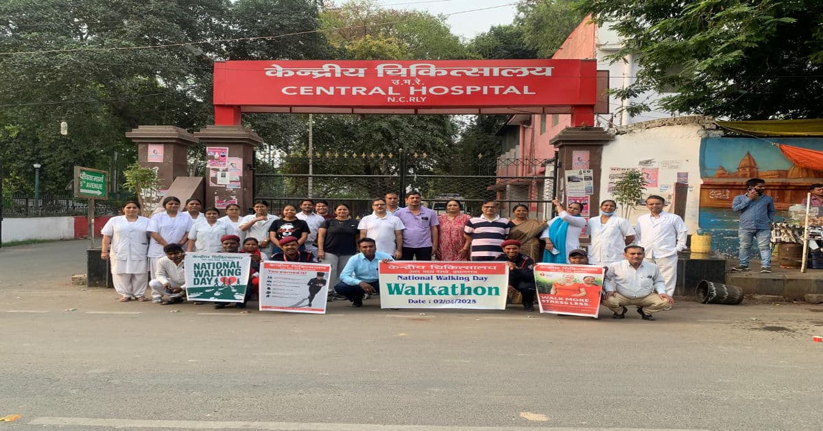 प्रयागराज केंद्रीय चिकित्सालय में “नेशनल वॉकिंग डे” पर वॉकथॉन व स्वास्थ्य संगोष्ठी का आयोजन