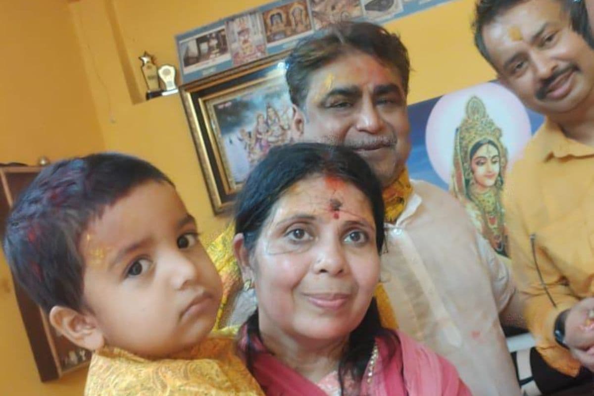 बाबा बैद्यनाथ के दरबार में मां-पिता ने लगायी हाजिरी, क्रिकेटर बेटे ईशान किशन पर बरसा आशीर्वाद
