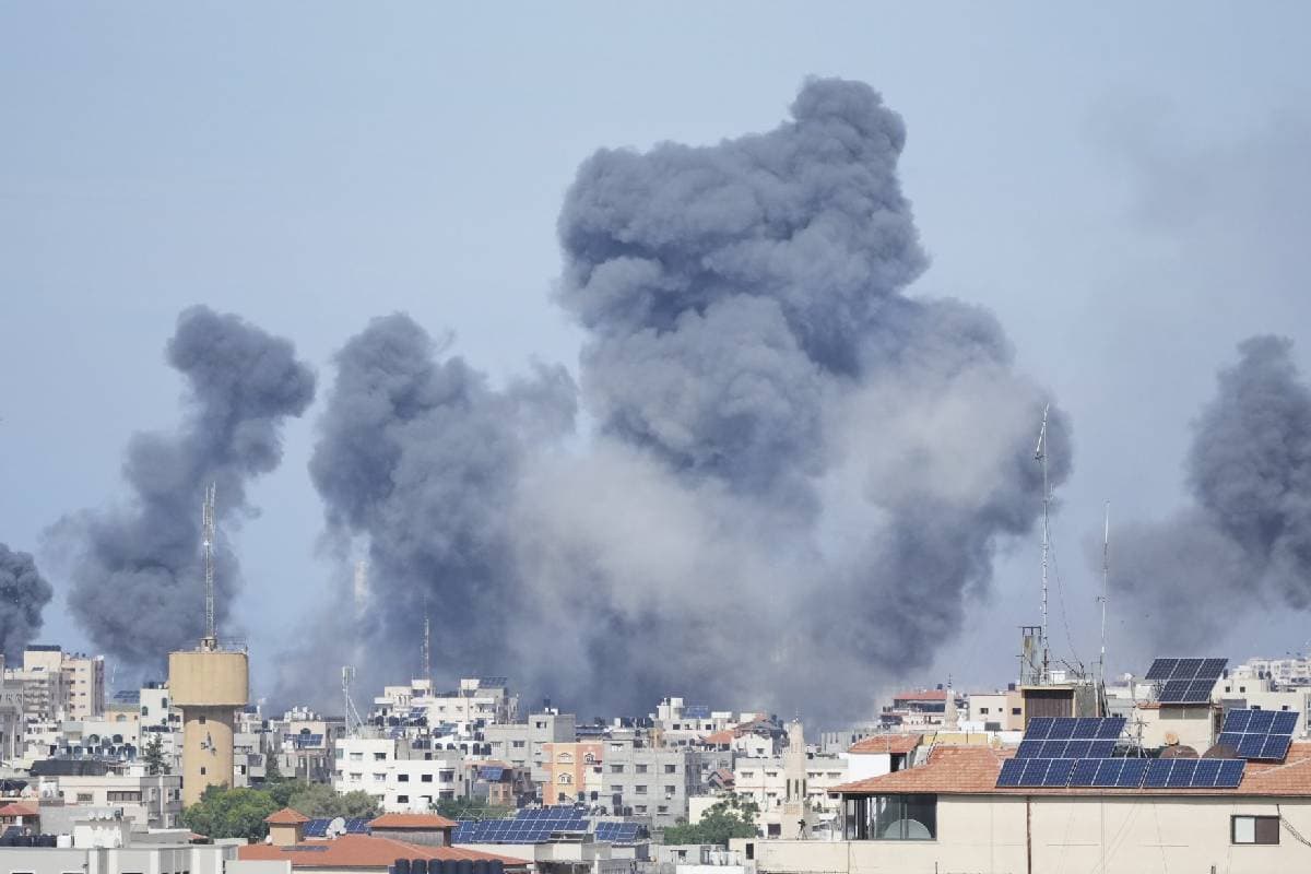 Israeli Strike in Gaza : बंट रहा था खाना इजराइल ने गिरा दिया बम