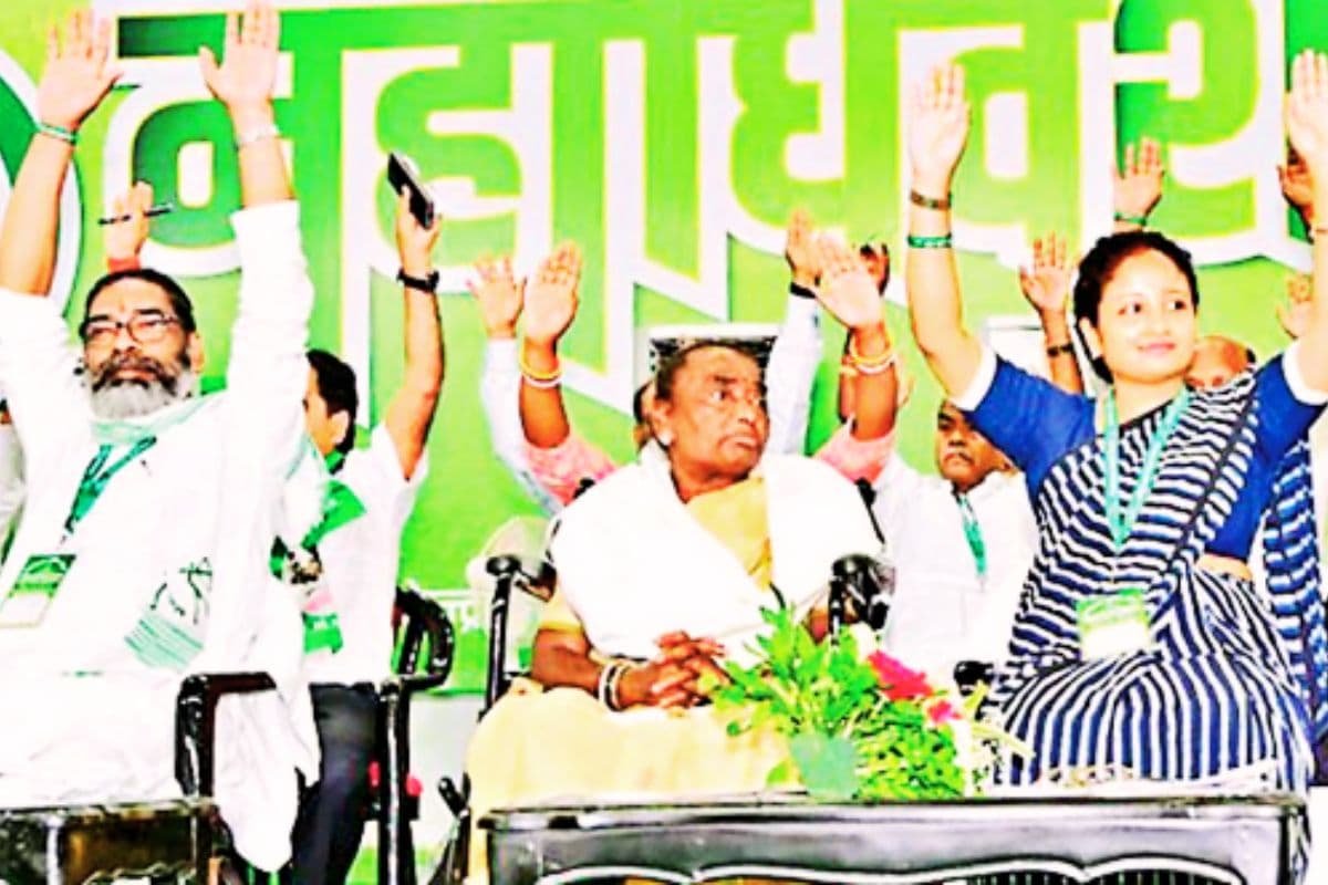 झामुमो ने कहा- जिलों में थर्ड और फोर्थ ग्रेड में स्थानीय को मिले 100 प्रतिशत आरक्षण, लागू हो सरना धर्म कोड