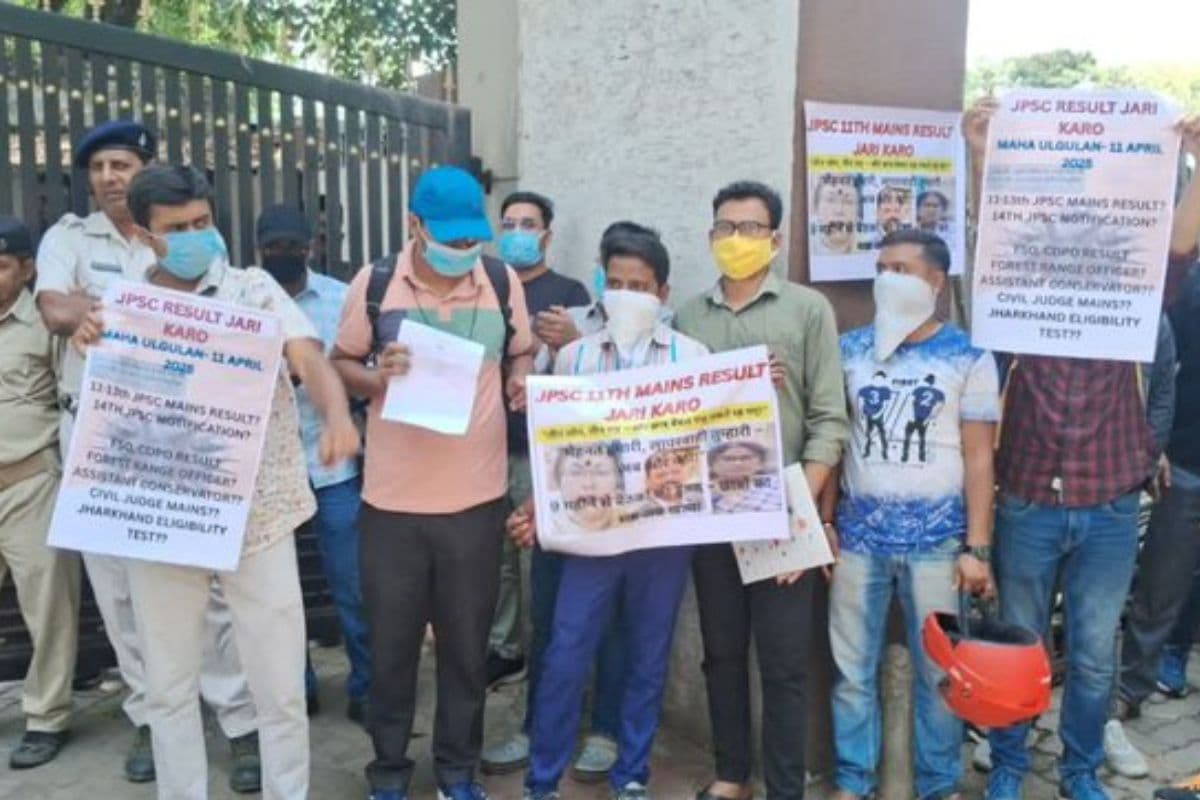 JPSC कार्यालय के बाहर अभ्यार्थियों का हंगामा, मेंस परीक्षा का रिजल्ट जारी करने की मांग