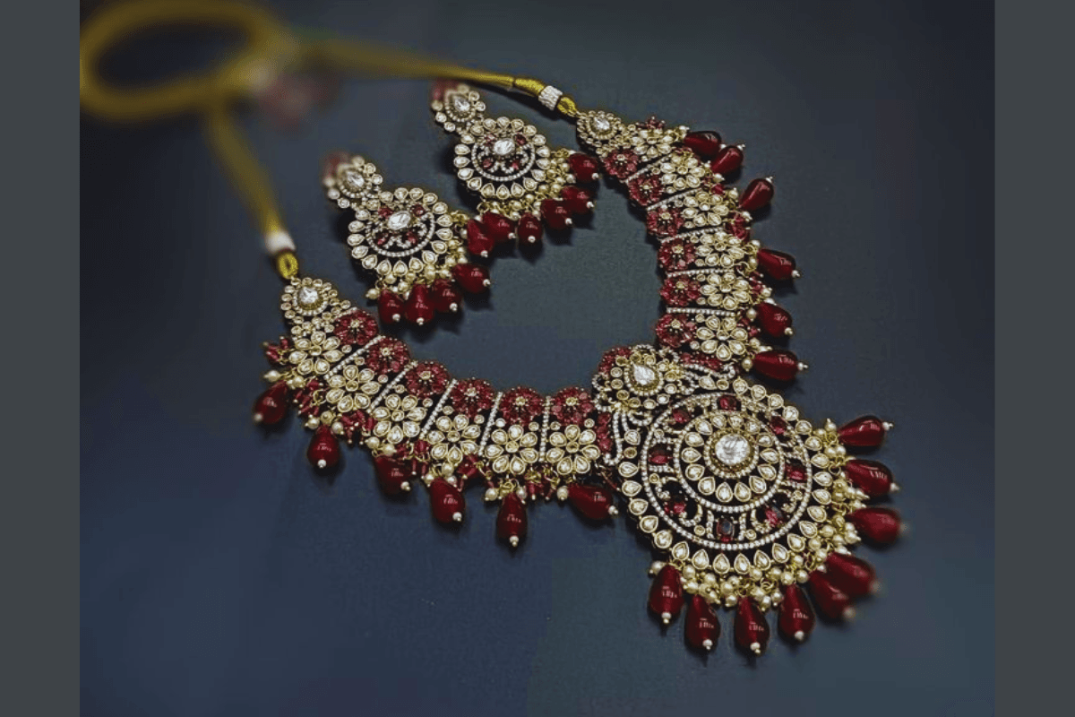 Latest Necklace Design | Gold Jadau Necklace: बहू को शगुन में दें ये डिजाइनर जड़ाऊ हार