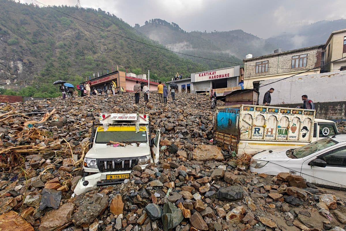 Ramban Cloud Burst: तबाही का मंजर, स्कूलें बंद, सड़कें गायब, सामने आया दिल दहला देने वाला Video