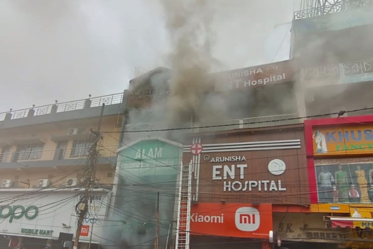 रांची के कांटाटोली में कपड़े की दुकान में लगी भयंकर आग, एक की मौत