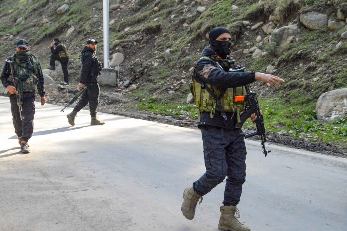 पहलगाम हमले के बाद सुरक्षाबलों का बड़ा एक्शन, दो आतंकी ढेर, भारी मात्रा में हथियार, गोला-बारूद बरामद