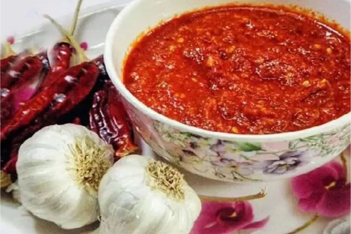Lahsuni Chutney Recipe: मसालेदार, तीखी और हेल्दी लहसुन की चटनी, बस कुछ मिनटों में होती है तैयार