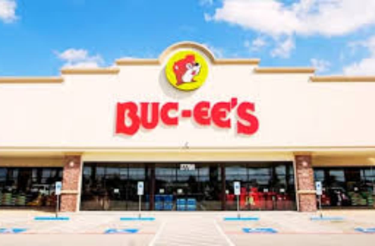 दुनिया का सबसे बड़ा पेट्रोल पंप, जहां रुकना किसी सफर से कम नहीं, जानें क्या है खास