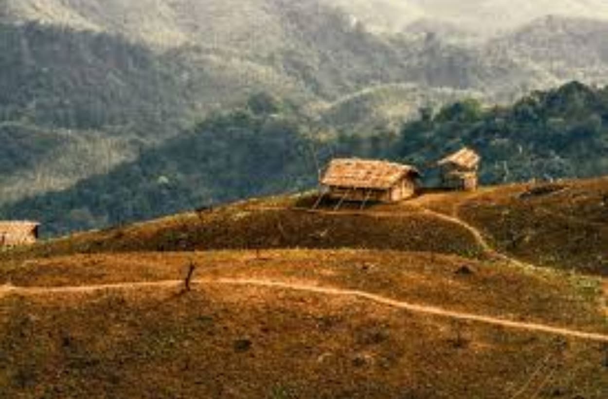 एक देश में खाना, दूसरे देश में सोना, कितना अजूबा है भारत का यह गांव