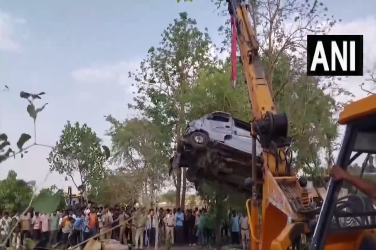 Big Accident: मध्य प्रदेश के मंदसौर में बड़ा हादसा, कुएं में गिरी वैन, कई लोगों के मरने की आशंका