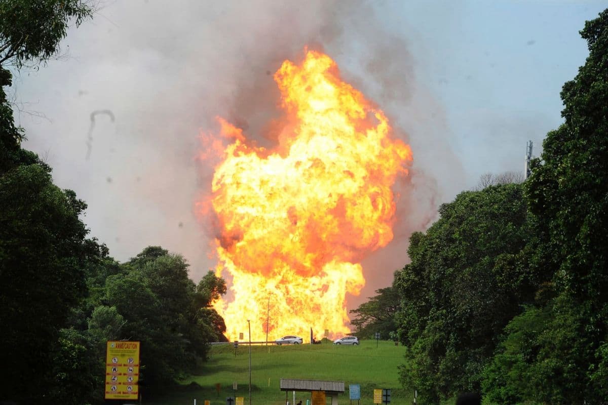 Watch Video: मलेशिया में गैस पाइपलाइन में विस्फोट, 100 से अधिक लोग झुलसे, वीडियो देख कांप जाएगी रूह