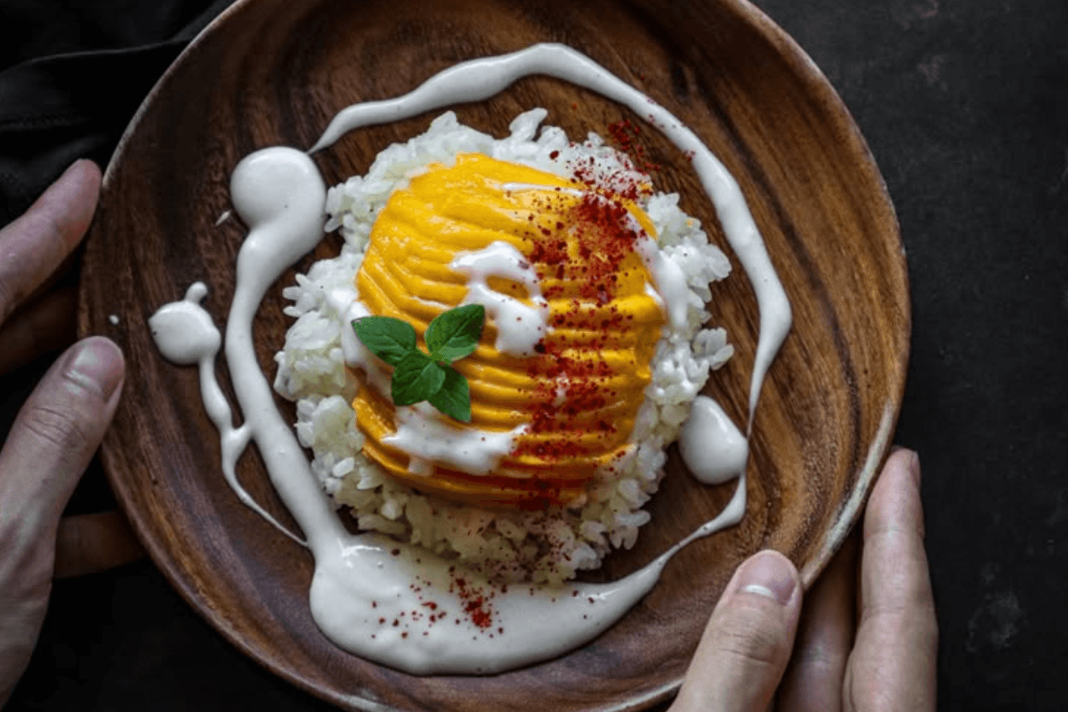 Thai Mango Sticky Rice Recipe: थाईलैंड की मशहूर मैंगो स्टिकी राइस रेसिपी जानें बनाने का आसान तरीका