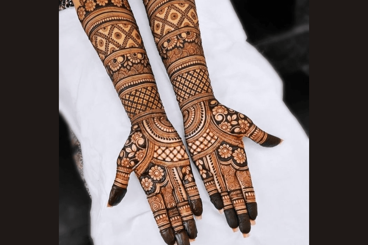 Vaisakhi Latest Mehndi Design: इस वैसाखी अपने हाथों पर रचाएं ये 10 लेटेस्ट और आसान मेहंदी डिजाइन्स