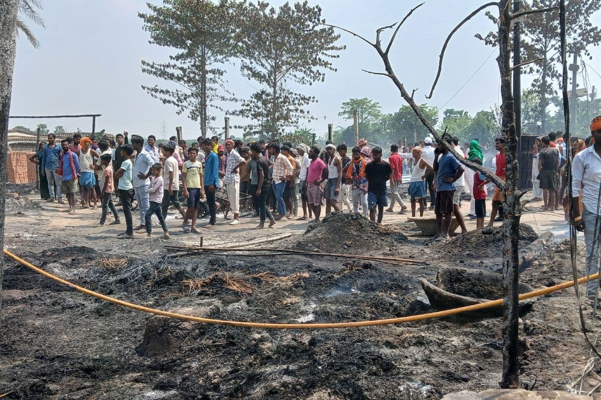 Muzaffarpur News: शॉर्ट सर्किट के कारण 70 घरों में लगी आग, चार बच्चे जिंदा जले, रो-रोकर बेहाल हो रहे लोग